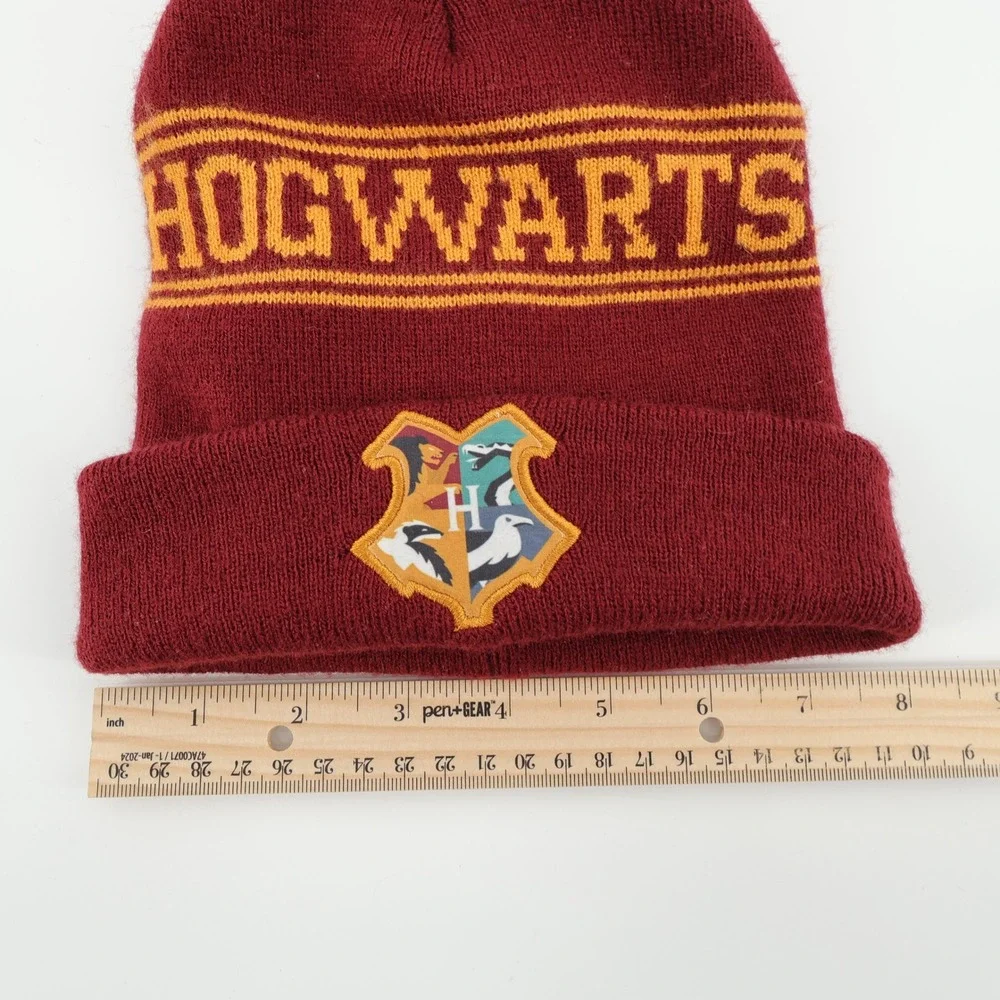 Harry Potter‎ Hogwarts Pom Beanie Hat Burgundy Gold Crest Woven Knit